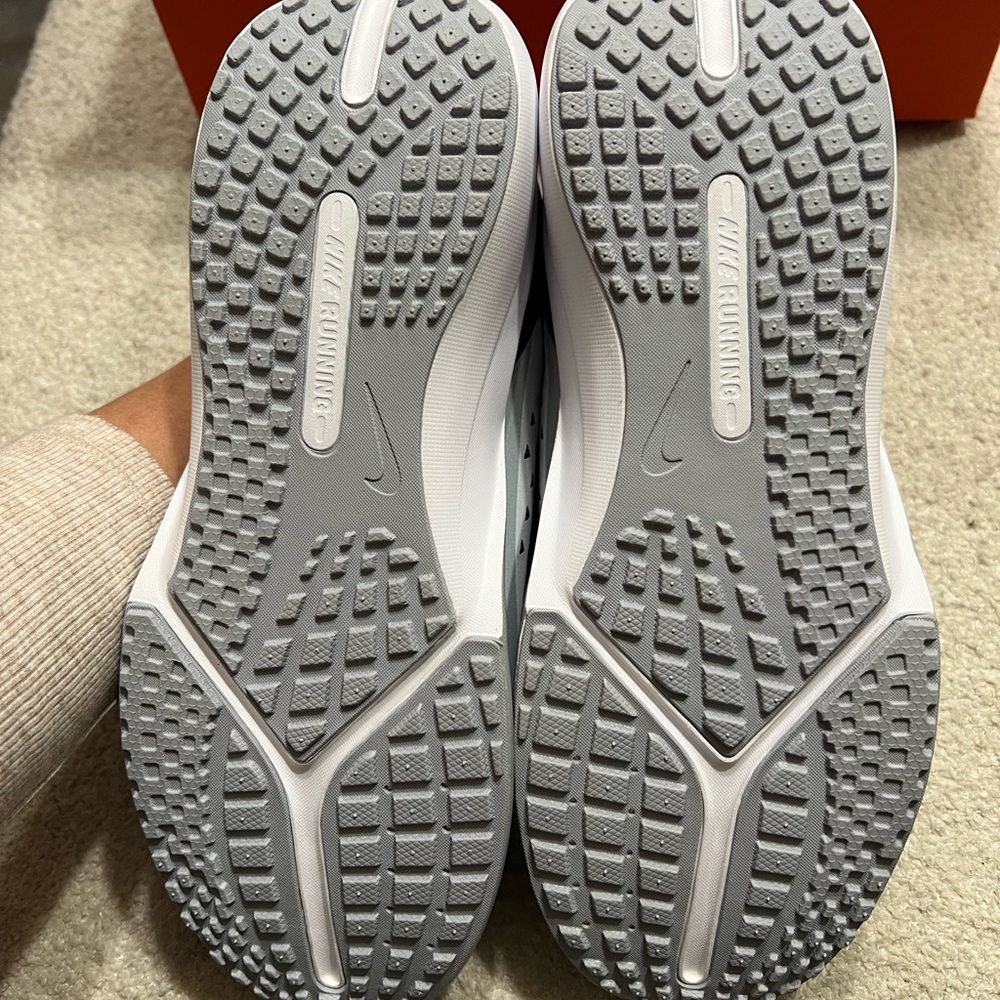Nike Sonic Fly Older Kids' Running Shoes - Picture 8 of 9